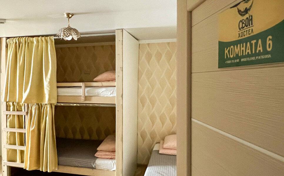 Спальное место на двухъярусной кровати в общем номере для мужчин и женщин
